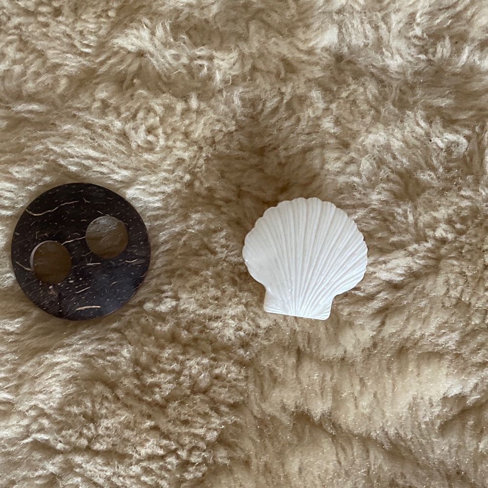 Coconut Brown and White Plastic Shell Sarong Buckle